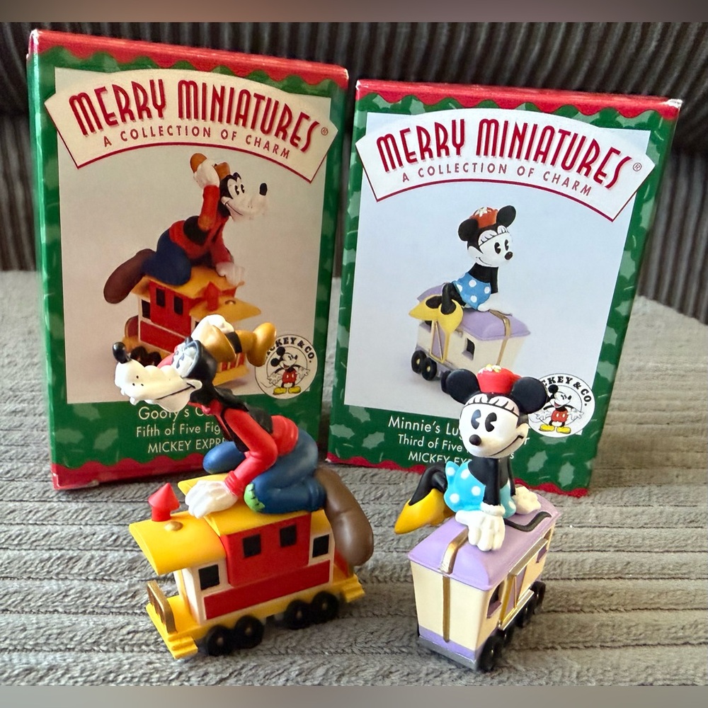 Disney Merry Miniatures Goofy's Red Caboose & Minnie's Purple Luggage Car VTG